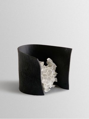 MTT - Artworks / Porcelain / Hug You Gently / 轻拥.艺术摆件 / NO.1