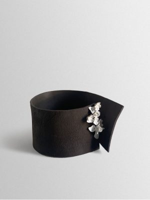 MTT - Artworks / Porcelain / Hug You Gently / 轻拥.艺术摆件 / NO.3